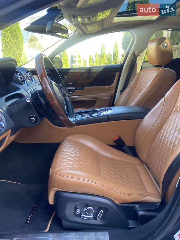 Седан Jaguar XJ 2016 в Львові