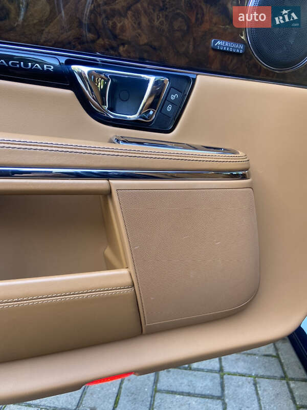 Седан Jaguar XJ 2016 в Львові