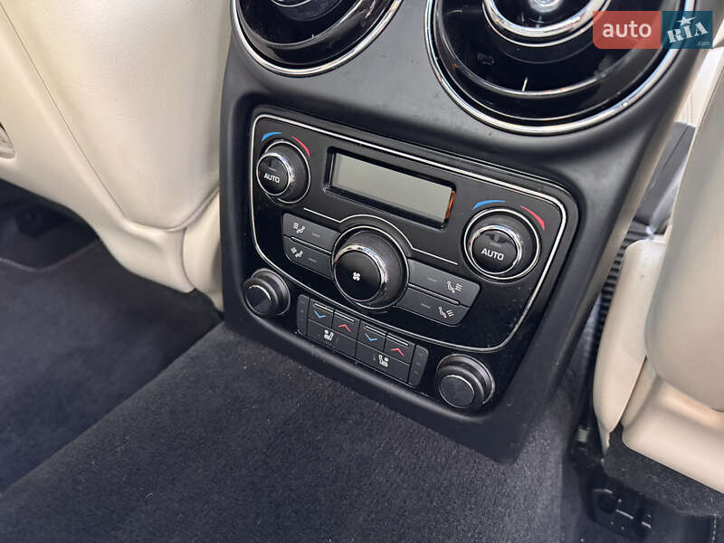 Седан Jaguar XJ 2015 в Киеве