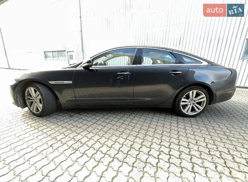 Jaguar XJ