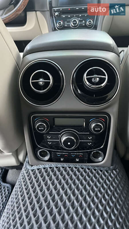 Седан Jaguar XJ 2013 в Луцьку