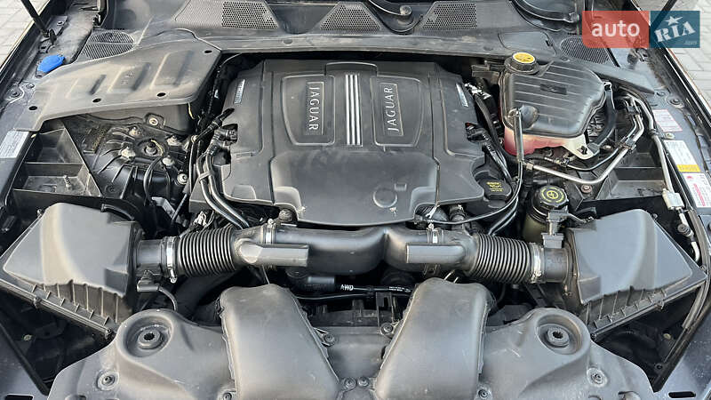 Седан Jaguar XJ 2013 в Луцьку