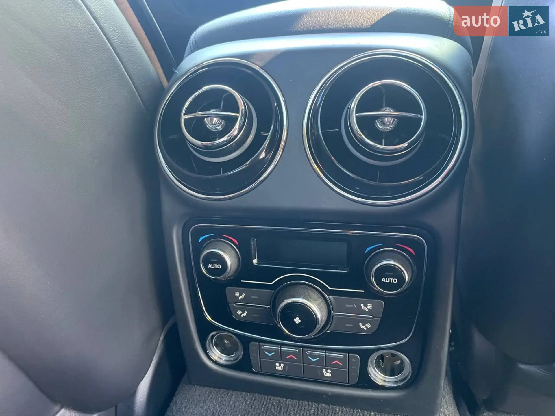2015 Jaguar XJ - мініатюра 28