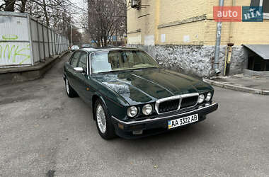 Седан Jaguar XJ 1993 в Киеве