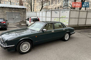 Седан Jaguar XJ 1993 в Киеве