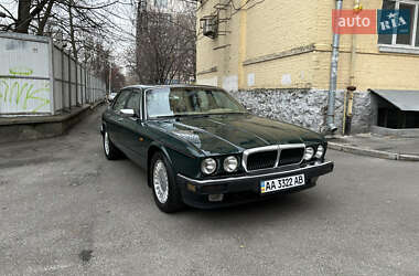 Седан Jaguar XJ 1993 в Киеве