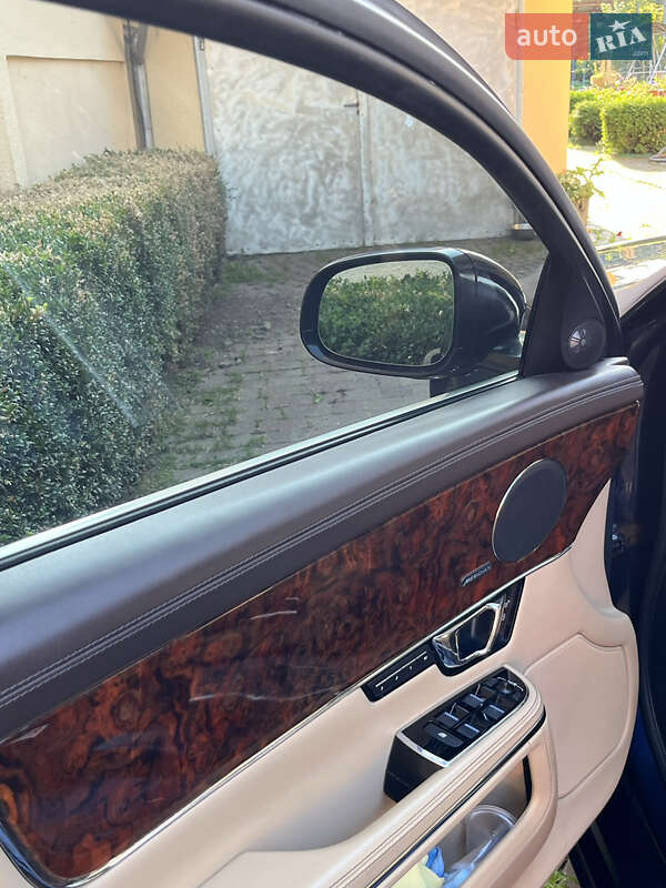 Седан Jaguar XJ 2013 в Мукачевому