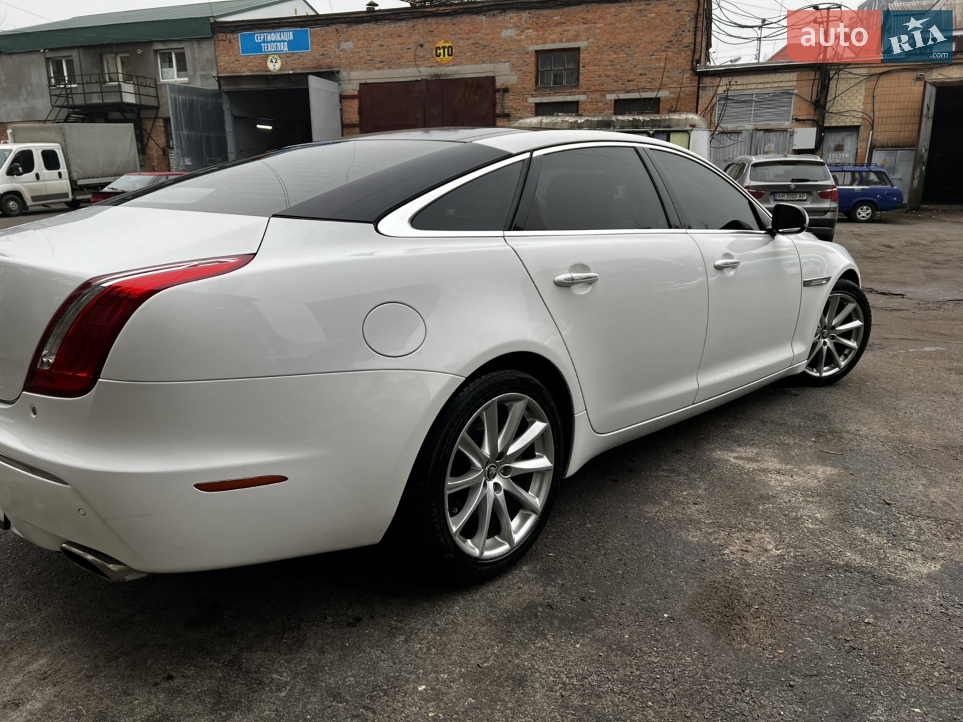 2012 Jaguar XJ - мініатюра 4