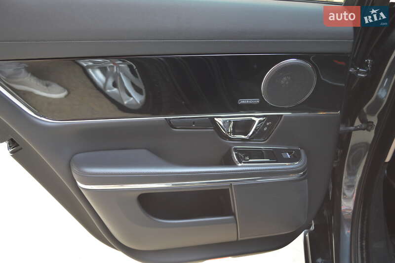 Седан Jaguar XJ 2014 в Львове