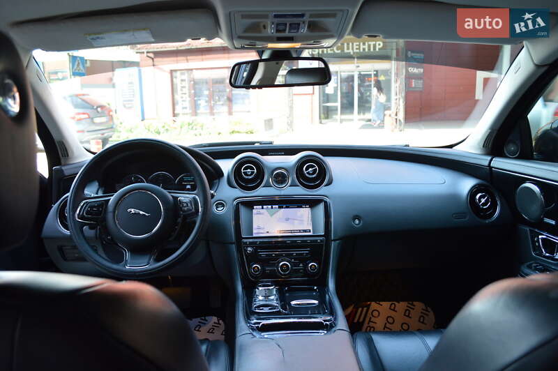 Седан Jaguar XJ 2014 в Львове