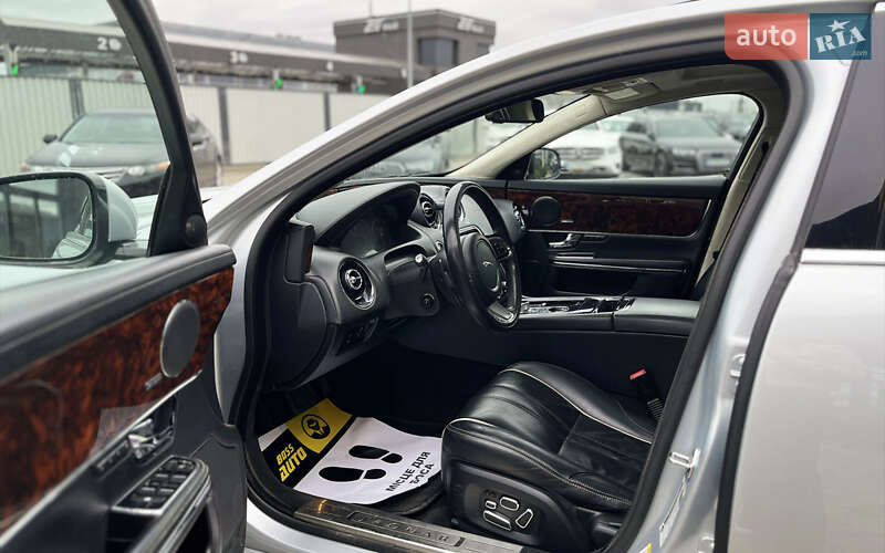 Седан Jaguar XJ 2012 в Мукачево