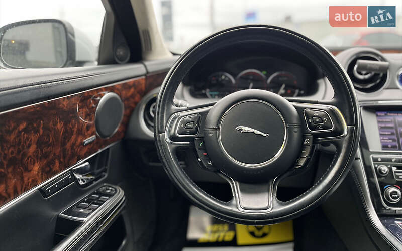 Седан Jaguar XJ 2012 в Мукачево