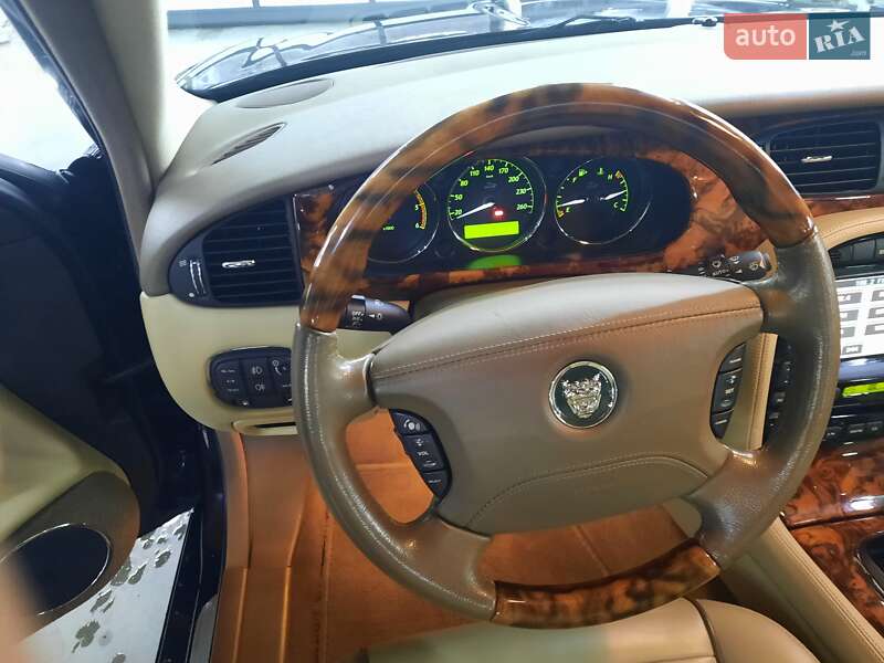 Седан Jaguar XJ 2005 в Луцьку