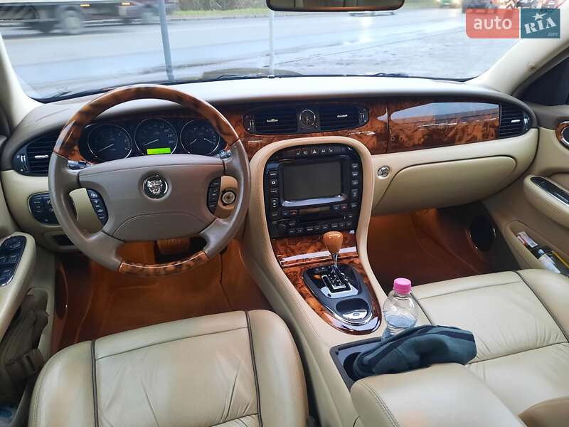 Седан Jaguar XJ 2005 в Луцьку
