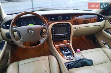 Седан Jaguar XJ 2005 в  фото 12 Седан Jaguar XJ 2005 в