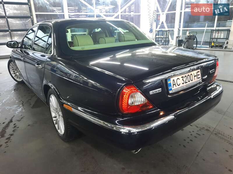 Седан Jaguar XJ 2005 в Луцьку