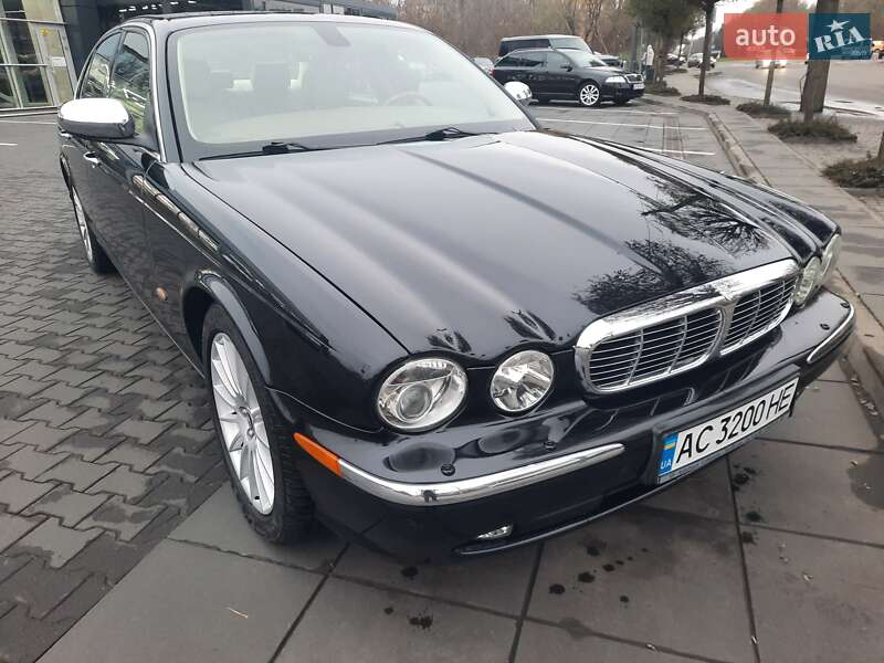 Седан Jaguar XJ 2005 в Луцьку