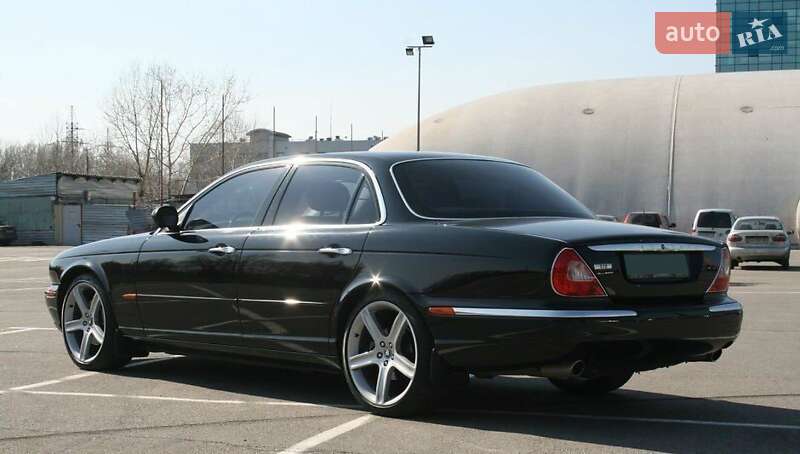 Седан Jaguar XJ 2003 в Києві