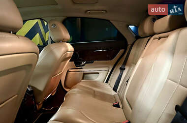 Седан Jaguar XJ 2013 в 