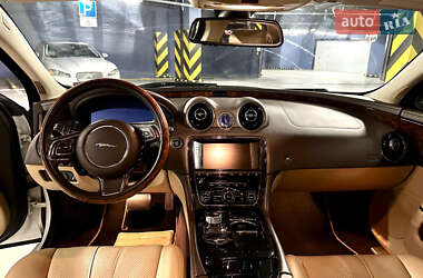 Седан Jaguar XJ 2013 в 