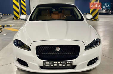 Седан Jaguar XJ 2013 в 