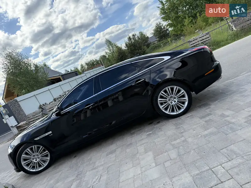 Jaguar XJ