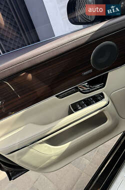 Седан Jaguar XJ 2013 в 