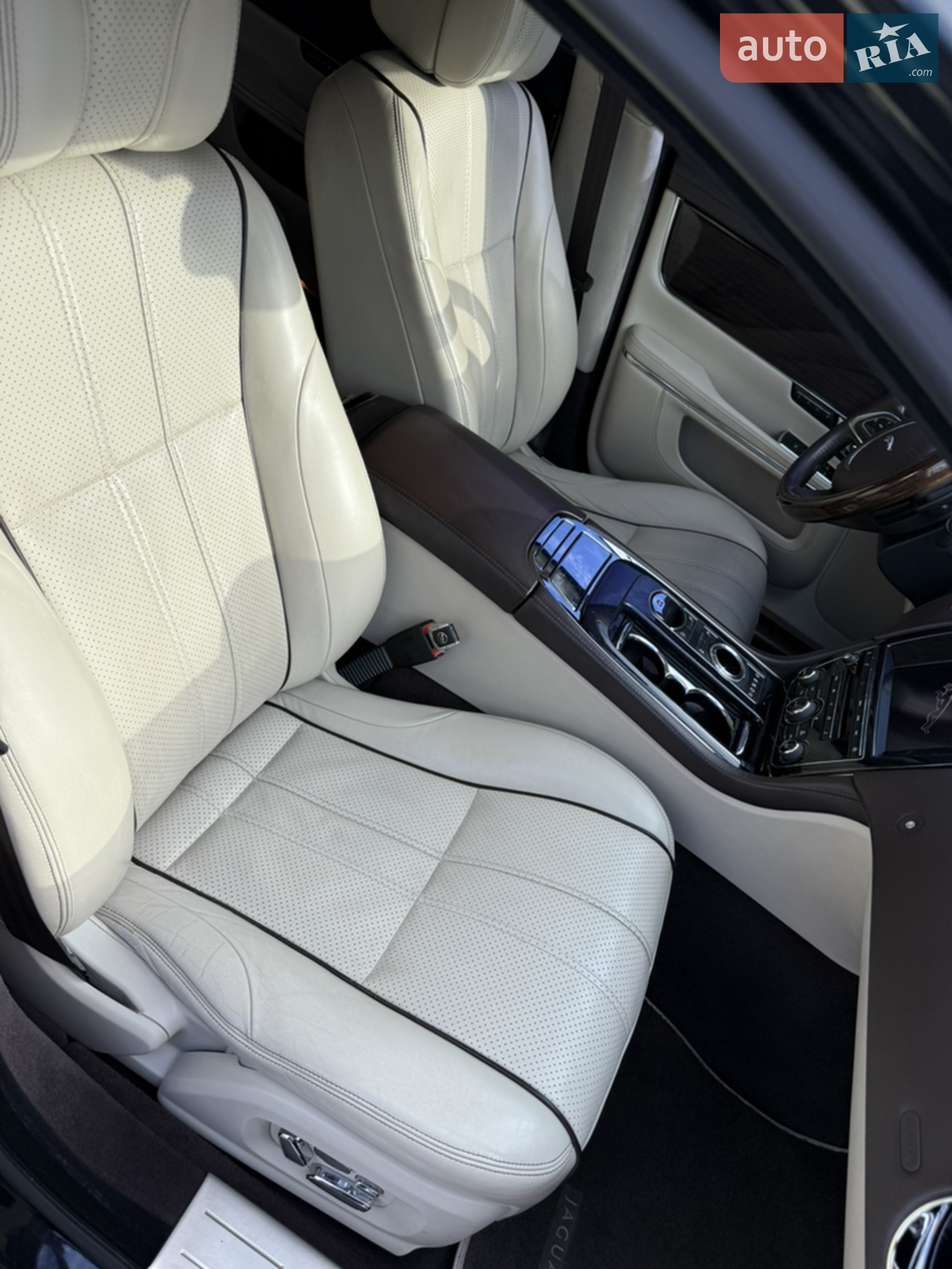 2013 Jaguar XJ - мініатюра 47