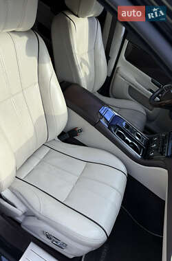 Седан Jaguar XJ 2013 в 