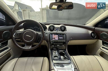 Седан Jaguar XJ 2013 в 