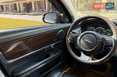 Седан Jaguar XJ 2013 в 