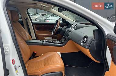 Седан Jaguar XJ 2017 в 