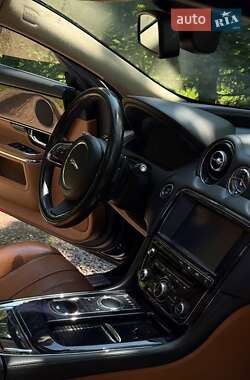 Седан Jaguar XJ 2010 в 