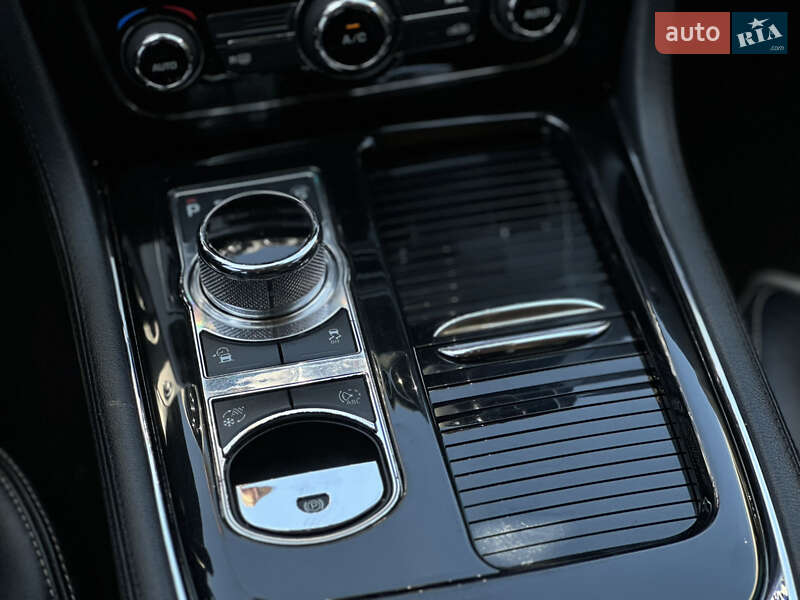 Седан Jaguar XJ 2017 в Івано-Франківську