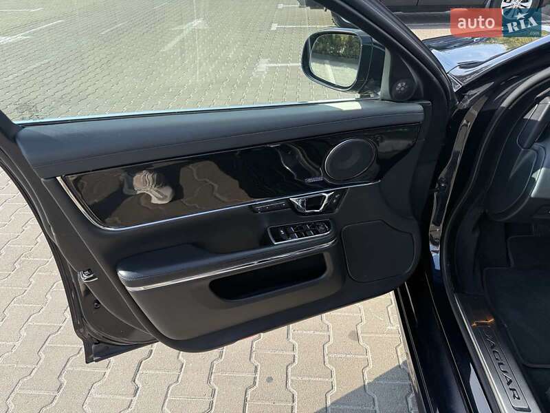 Седан Jaguar XJ 2015 в Житомирі