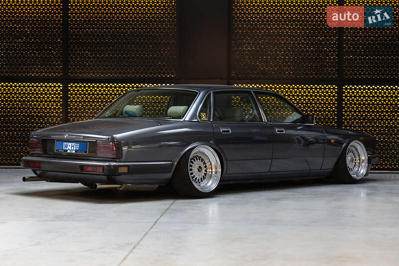 Седан Jaguar XJ 1993 в Луцьку