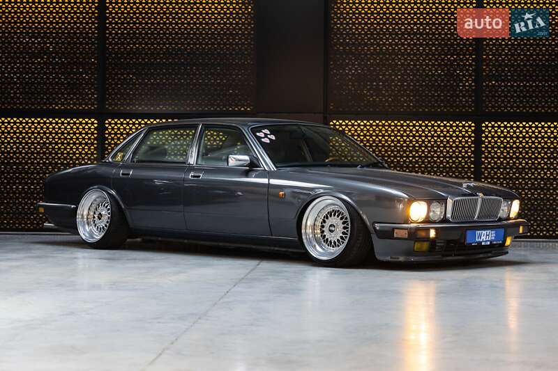 Седан Jaguar XJ 1993 в Луцьку