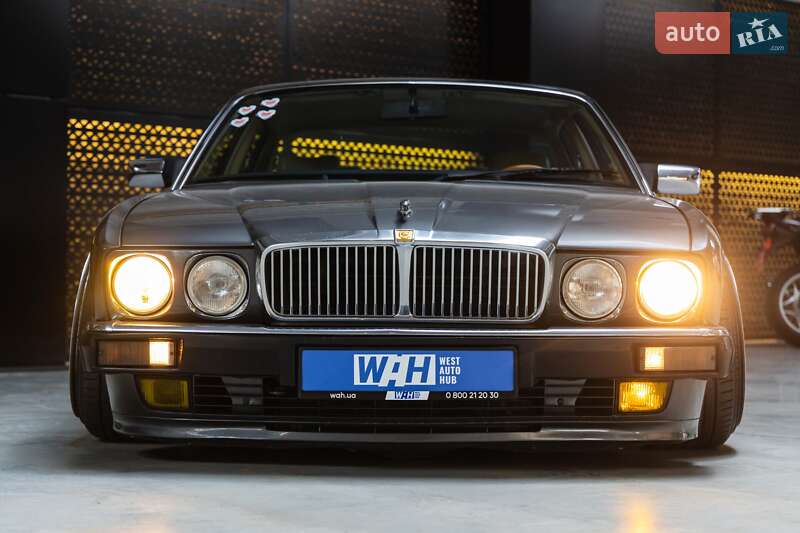 Седан Jaguar XJ 1993 в Луцьку