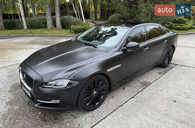 Седан Jaguar XJ 2015 в  фото 4 Седан Jaguar XJ 2015 в