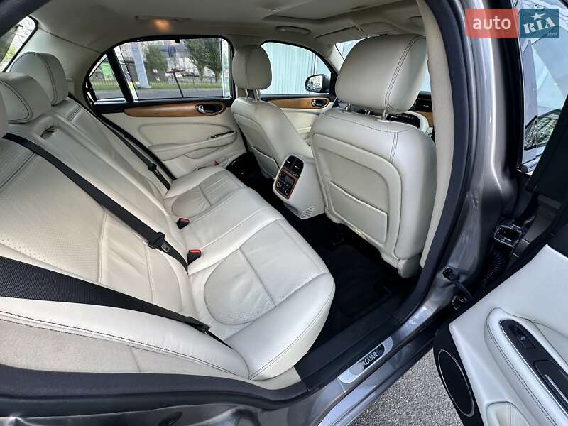 Седан Jaguar XJ 2008 в Києві
