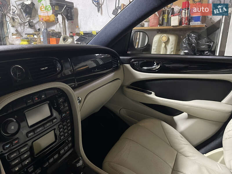 Седан Jaguar XJ 2003 в Ивано-Франковске