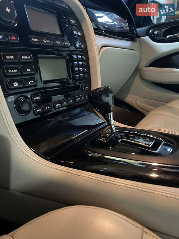 Седан Jaguar XJ 2003 в Ивано-Франковске