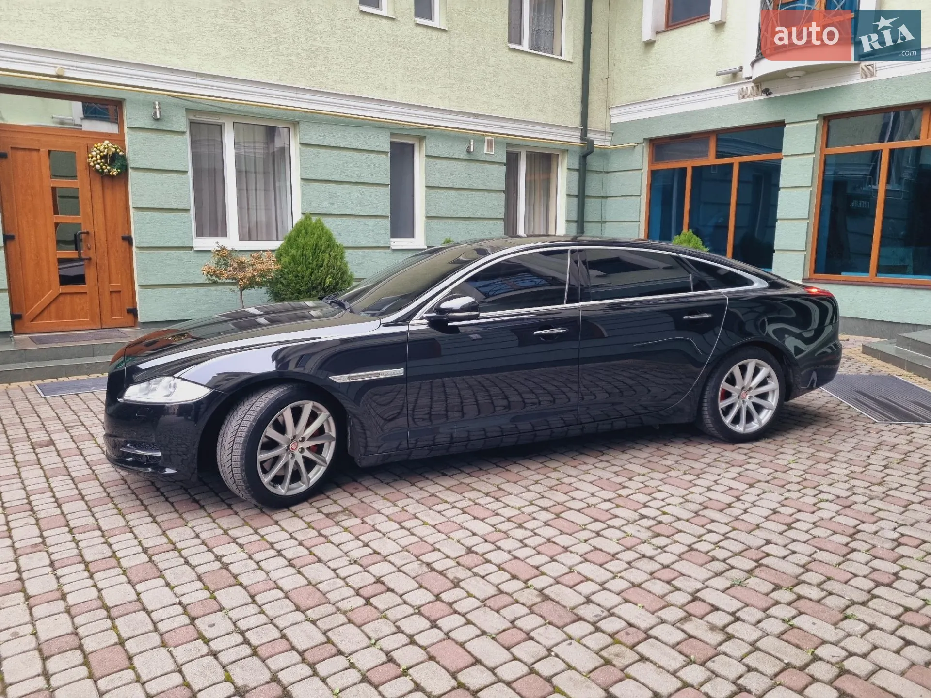 2010 Jaguar XJ - мініатюра 16