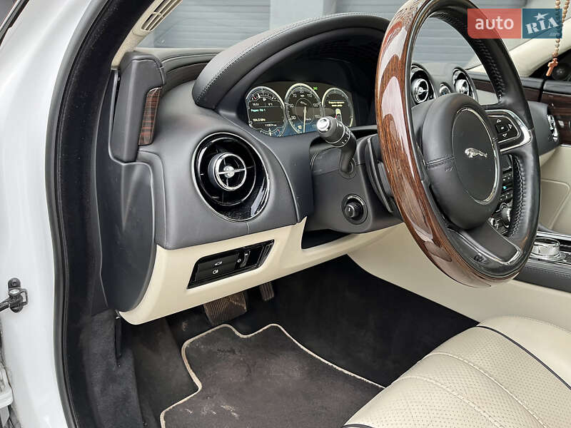 Седан Jaguar XJ 2014 в Івано-Франківську