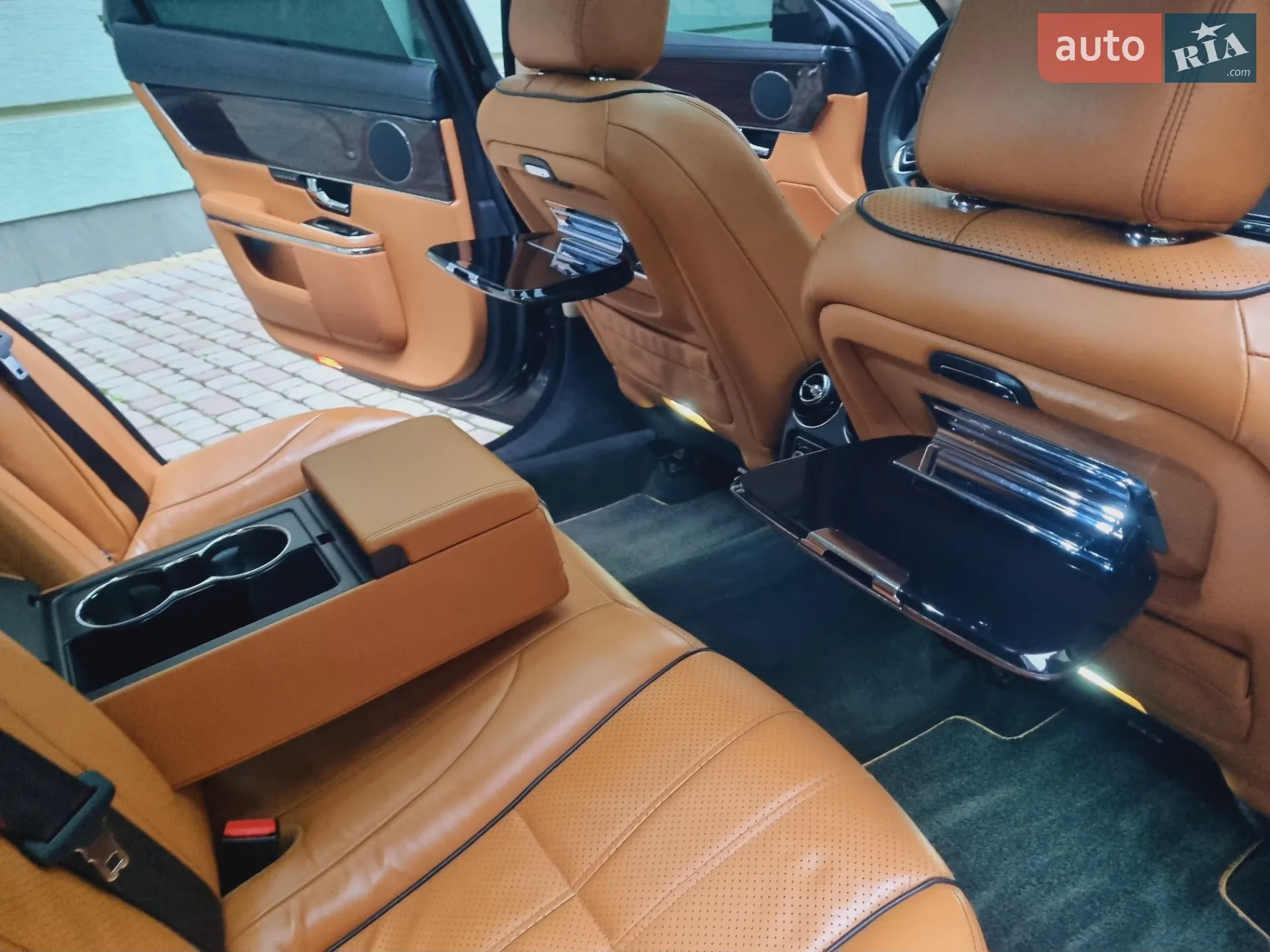 2010 Jaguar XJ - мініатюра 18