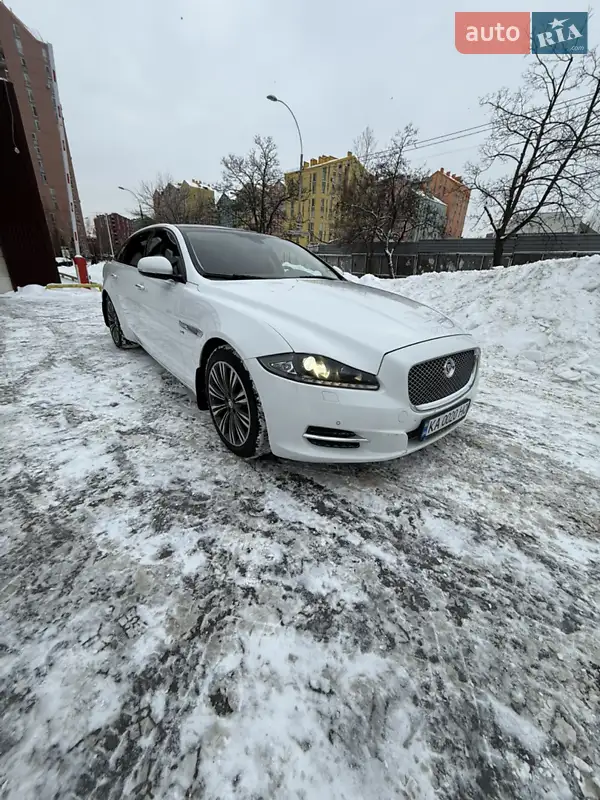 Jaguar XJ