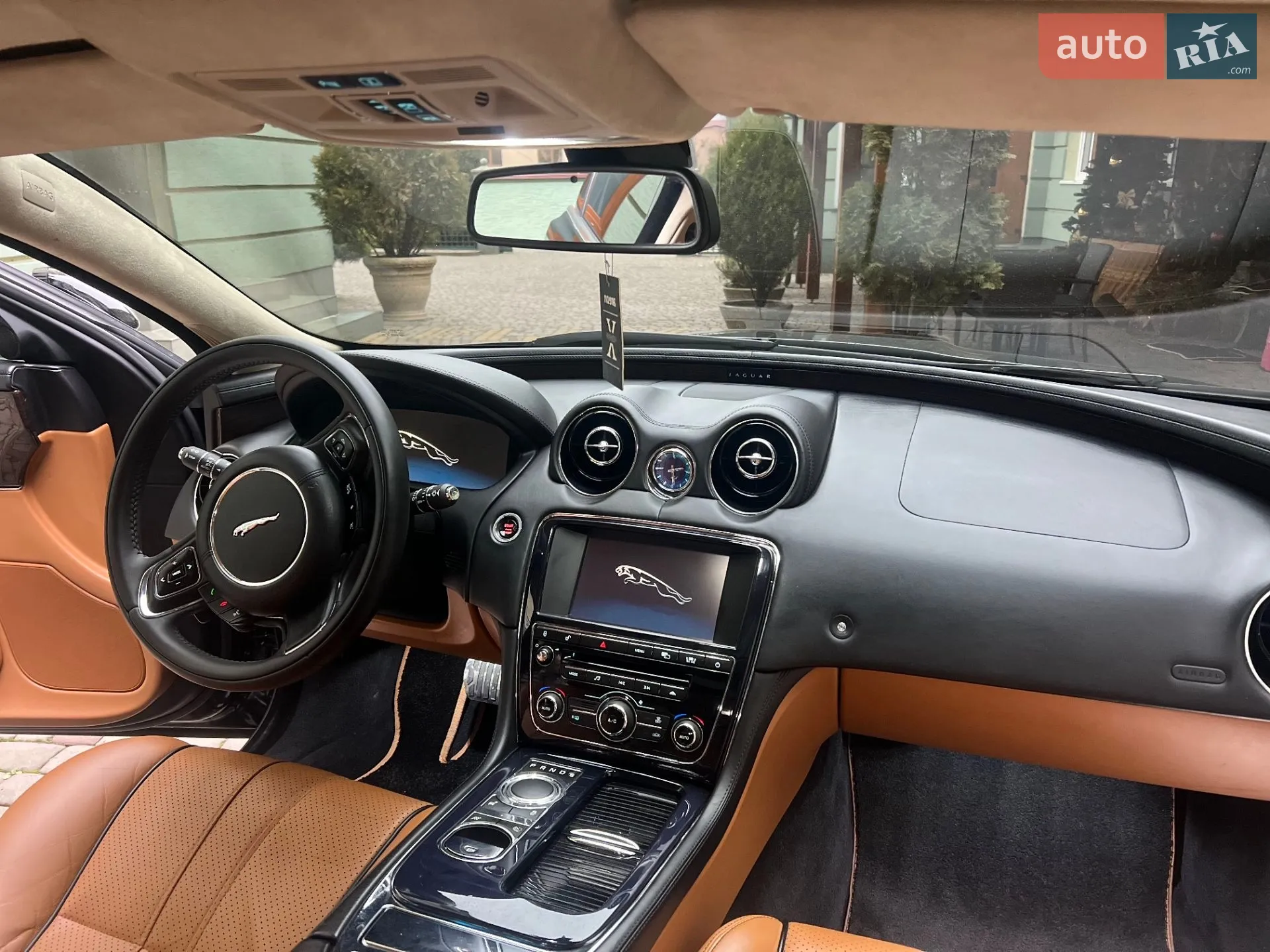 2010 Jaguar XJ - мініатюра 47