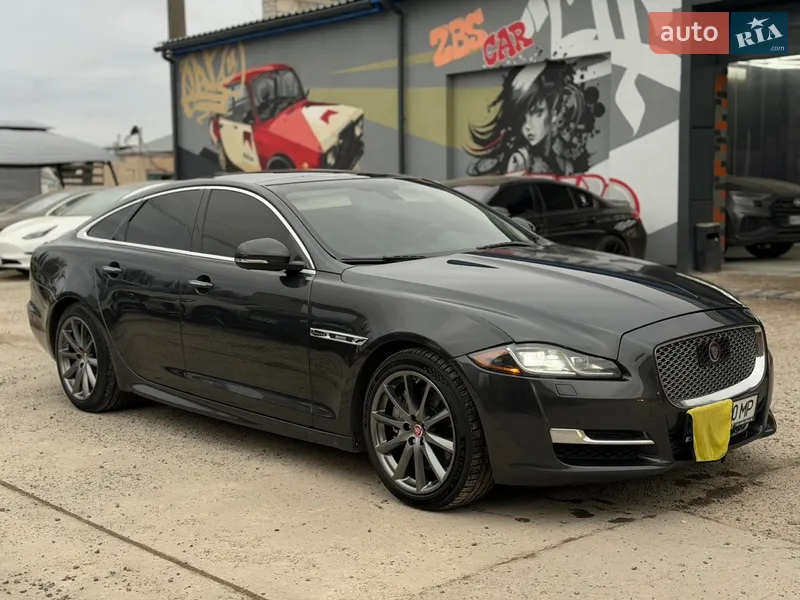 Jaguar XJ