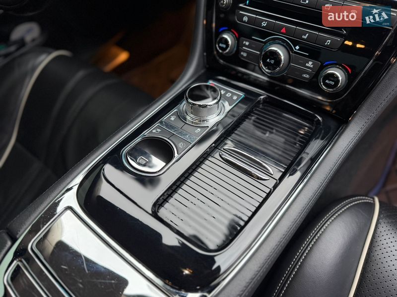 Седан Jaguar XJ 2016 в Житомире