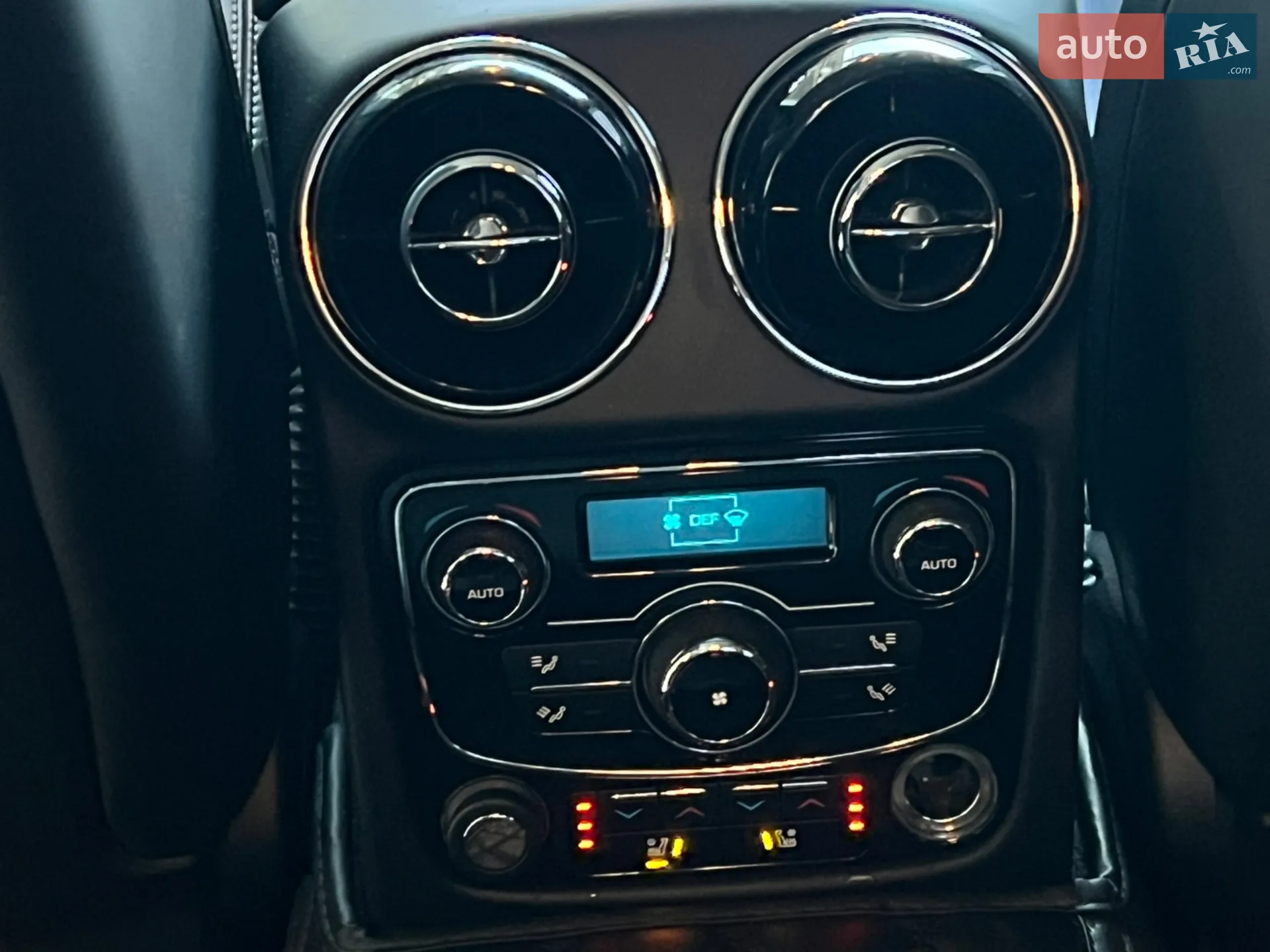 2013 Jaguar XJ - мініатюра 39